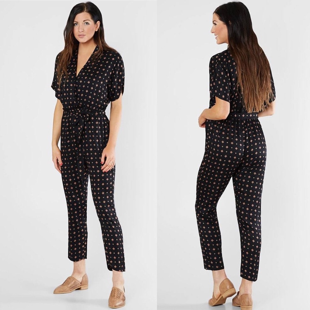 🐛 Billabong Bed Story Woven Cropped Jumpsuit
